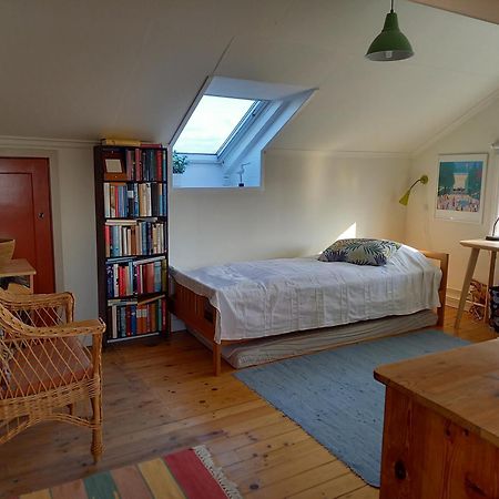 Ljust Boende, Egen Ingang Och Traedgard I Centrum Varberg Exterior foto