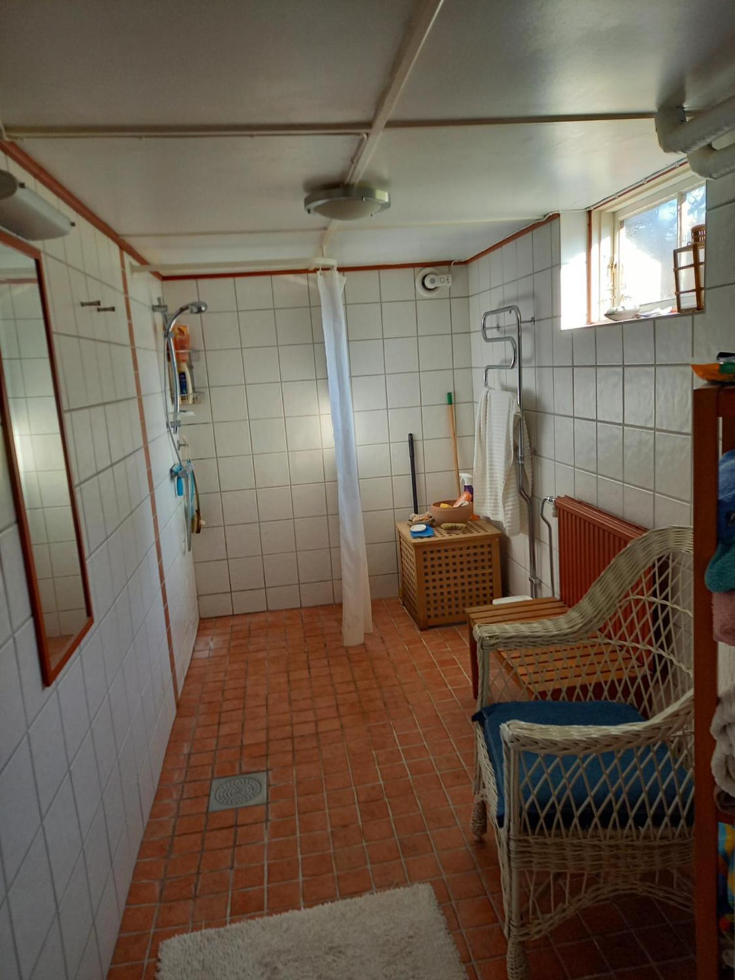 Ljust Boende, Egen Ingang Och Traedgard I Centrum Varberg Exterior foto