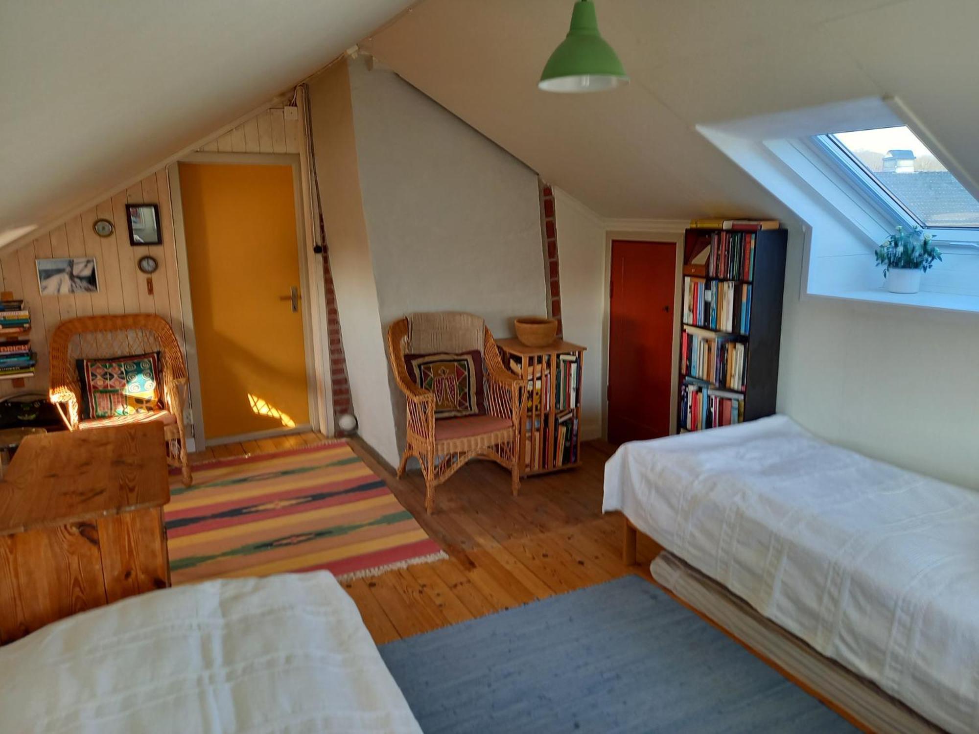 Ljust Boende, Egen Ingang Och Traedgard I Centrum Varberg Exterior foto